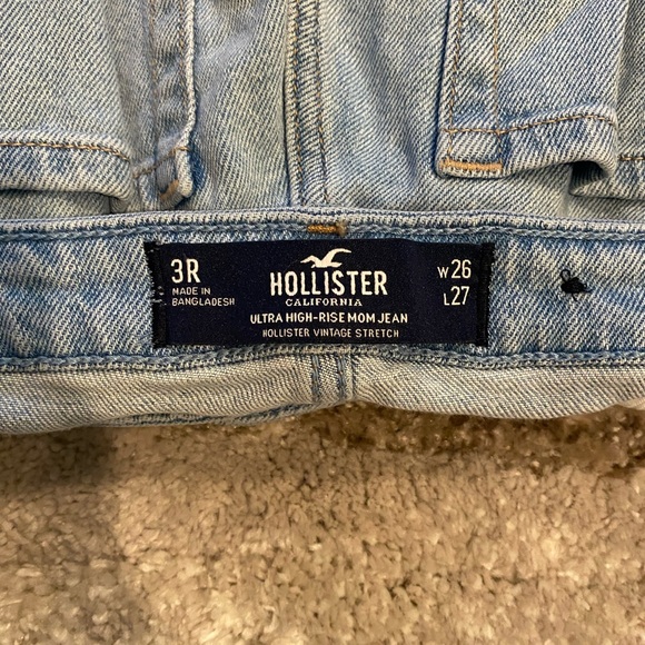 Hollister Ultra High Rise Mom Jean - Picture 4 of 4